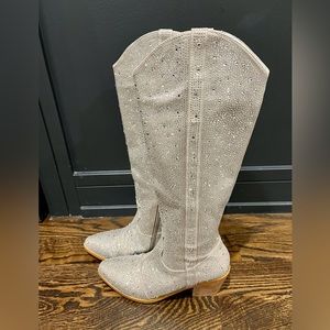 Rhinestone cowboy boots | Size 8